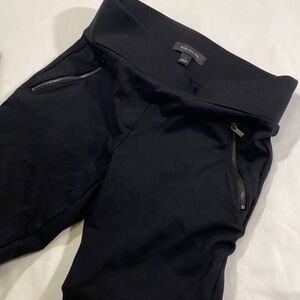 Ann Taylor woman’s pull on pants size S. Like New